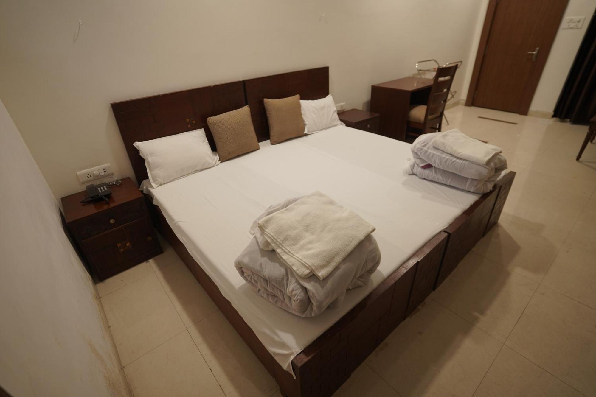 Narmada Vatika Hotel Jabalpur Exterior foto